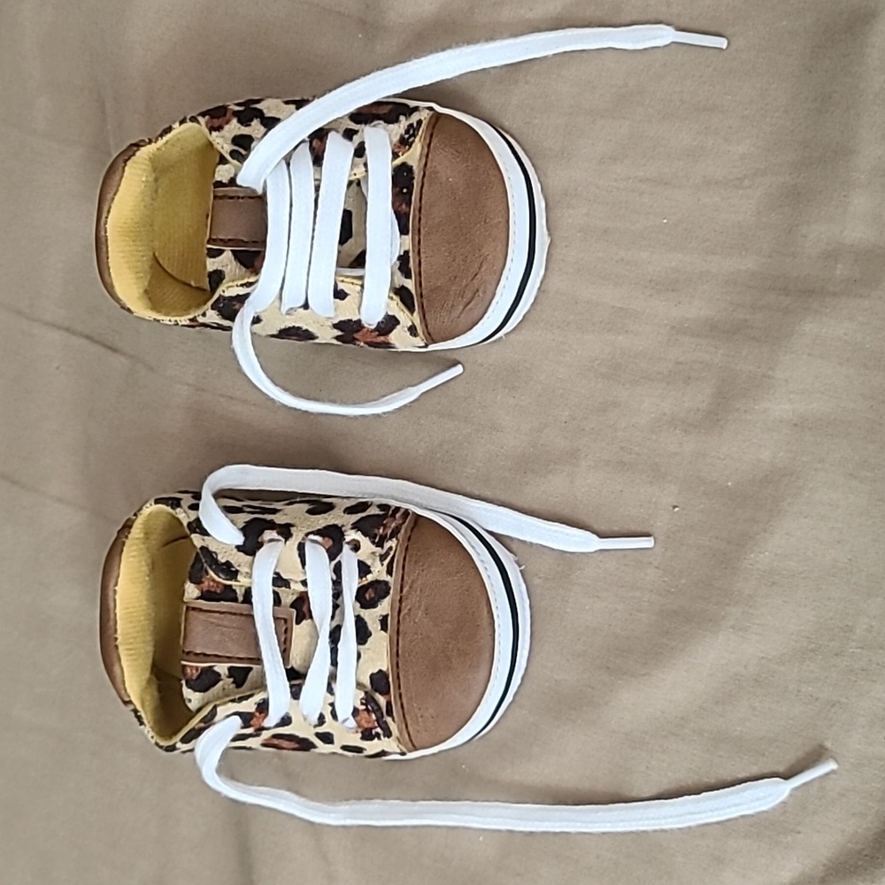 NWOT Baby leopard print shoes SZ 1